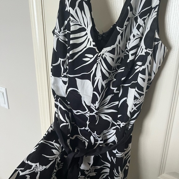 Summer dress - Picture 2 of 5